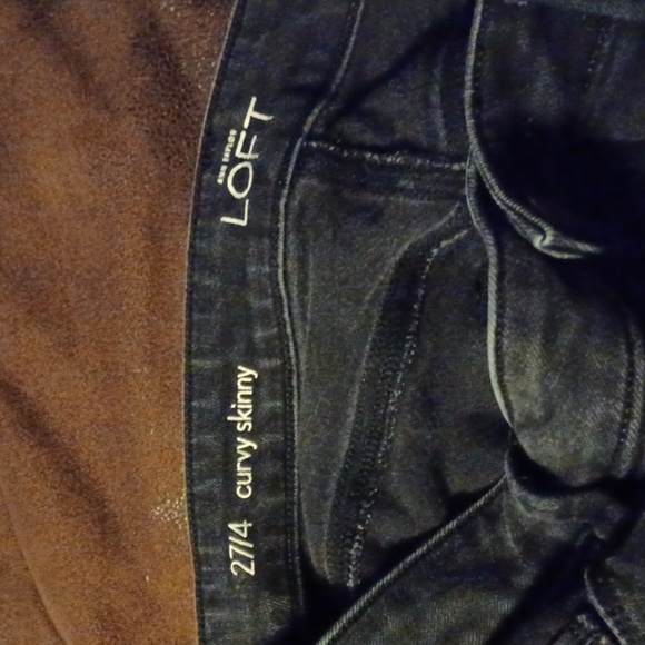 LOFT, CURVY SKINNY, SIZE 27/4.  CHARCOLE IN COLOR. - Picture 6 of 6